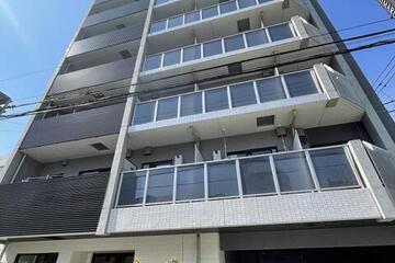 Log上野駅前の外観