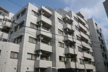 メイツ新宿なつめ坂の外観
