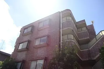 ファミネス大森の外観
