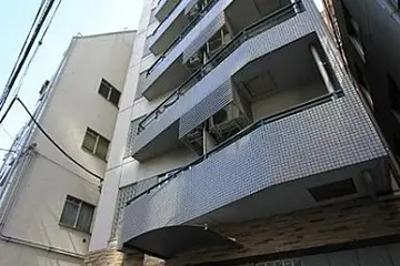 アブレスト島津山の外観