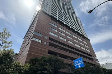 クロスエアタワーの外観