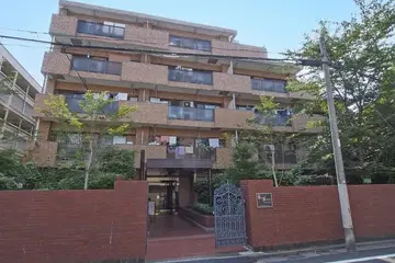 市ヶ谷若宮町ローヤルコーポの外観