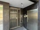 ワイズビルディング エントランス