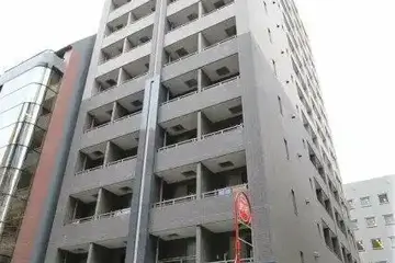 パレステュディオ新宿御苑駅前の外観