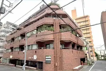 ロイヤルハイツ新宿御苑の外観