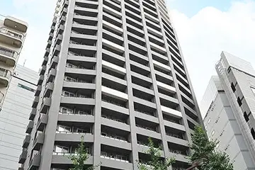 ファーストリアルタワー新宿の外観