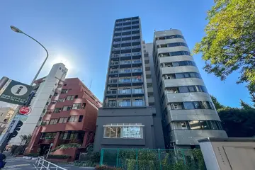 コンフォリア北参道の外観