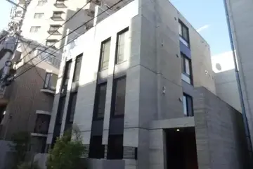 LAPiS西新宿の外観
