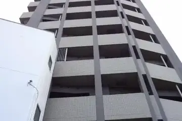 スカイコート新宿壱番館の外観