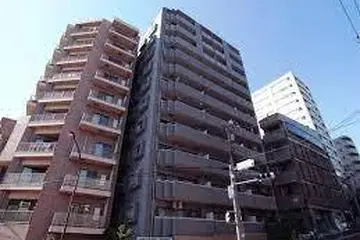 ロイヤルタワー春日の外観