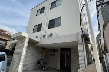 虹信ビルの外観