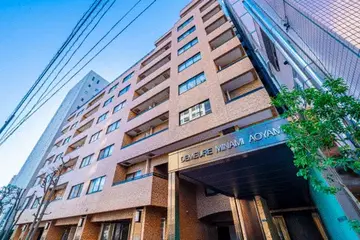 ドミール南青山の外観