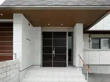 ヒルサイドハウス エントランス