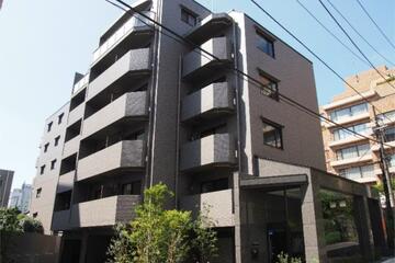 ルーブル泉岳寺前の外観