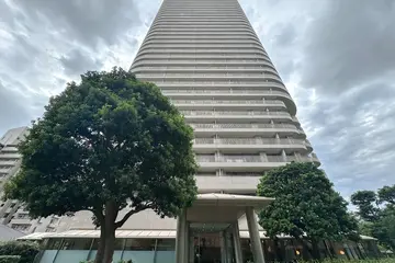 リバーポイントタワーの外観