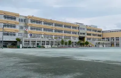 芦花中学校