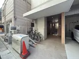 弘進ビル エントランス