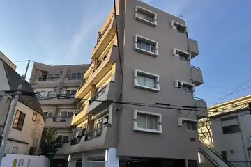 LEXFOX新宿の外観