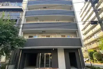エストゥルースプラス両国の外観
