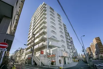 ウイン四谷の外観