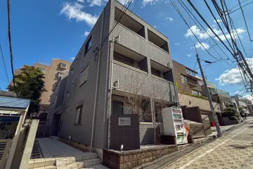 神宮前 泉ハイツの外観