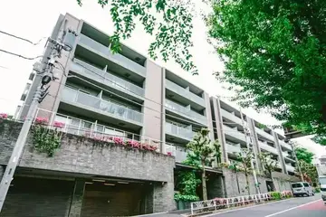 フレンシア外苑西の外観
