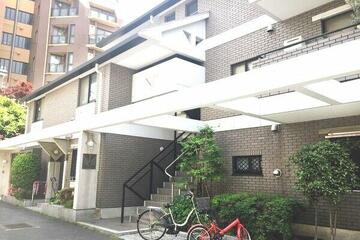 クインテット原宿の外観