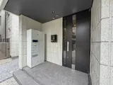 Living Base 8 エントランス