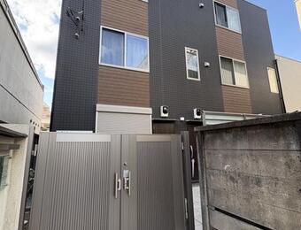 アクシス学芸大学