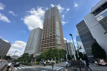 プラウドタワー千代田富士見の外観