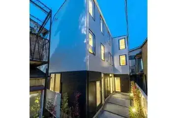 東新宿ハウスの外観