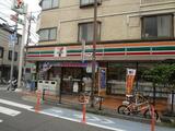 Fifth Ave 3階 302