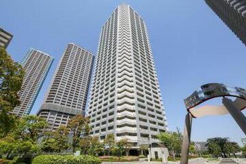 リバーシティ21イーストタワーズの外観